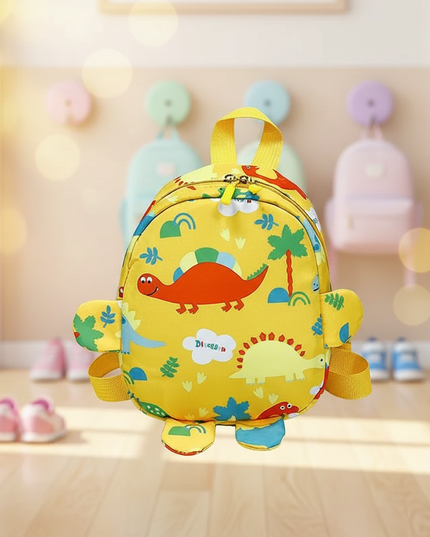 gelber-kita-rucksack-mit-dinosaurier - lifestyle