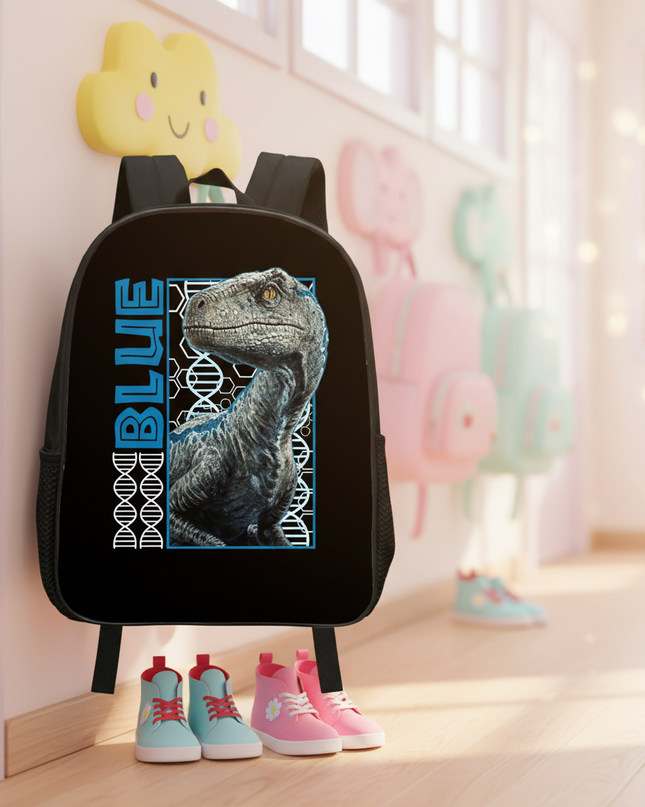 kita-rucksack-mit-blauem-dinosaurier - lifestyle