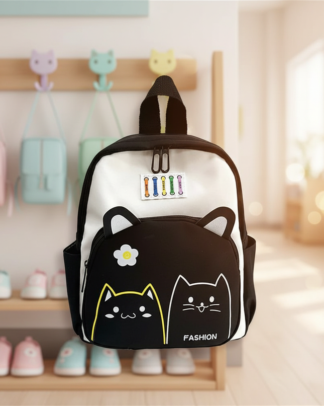 schwarz-weier-kita-rucksack-mit-katzenmotiv - lifestyle